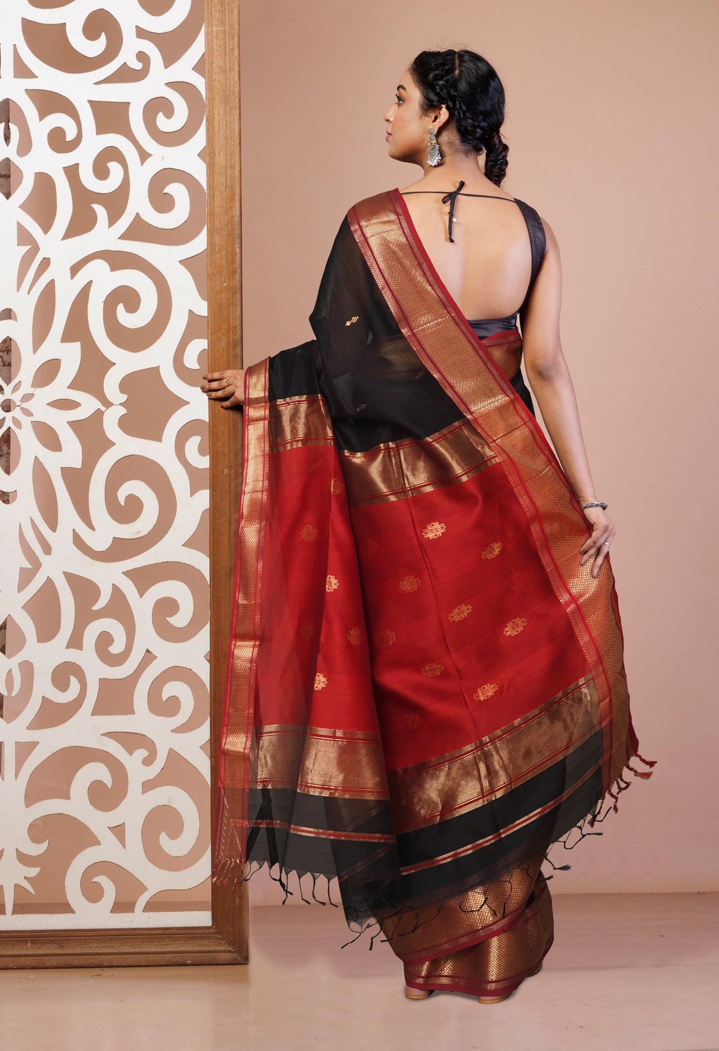 Black-Red Pure Handloom Maheshwari Sico Saree-UNM81375