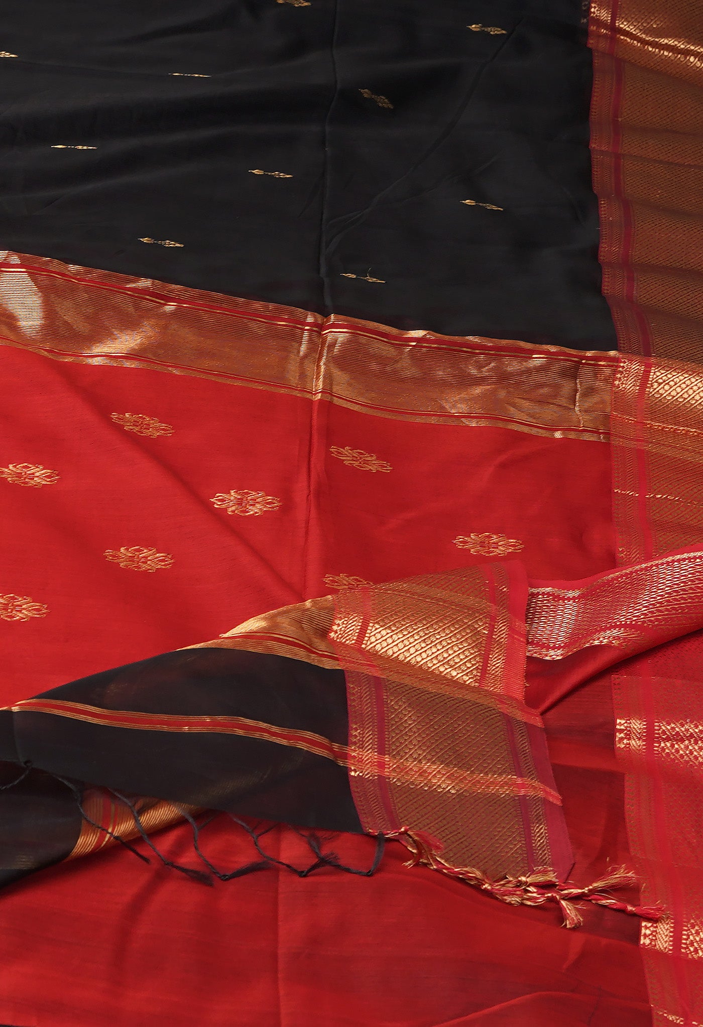 Black-Red Pure Handloom Maheshwari Sico Saree-UNM81375