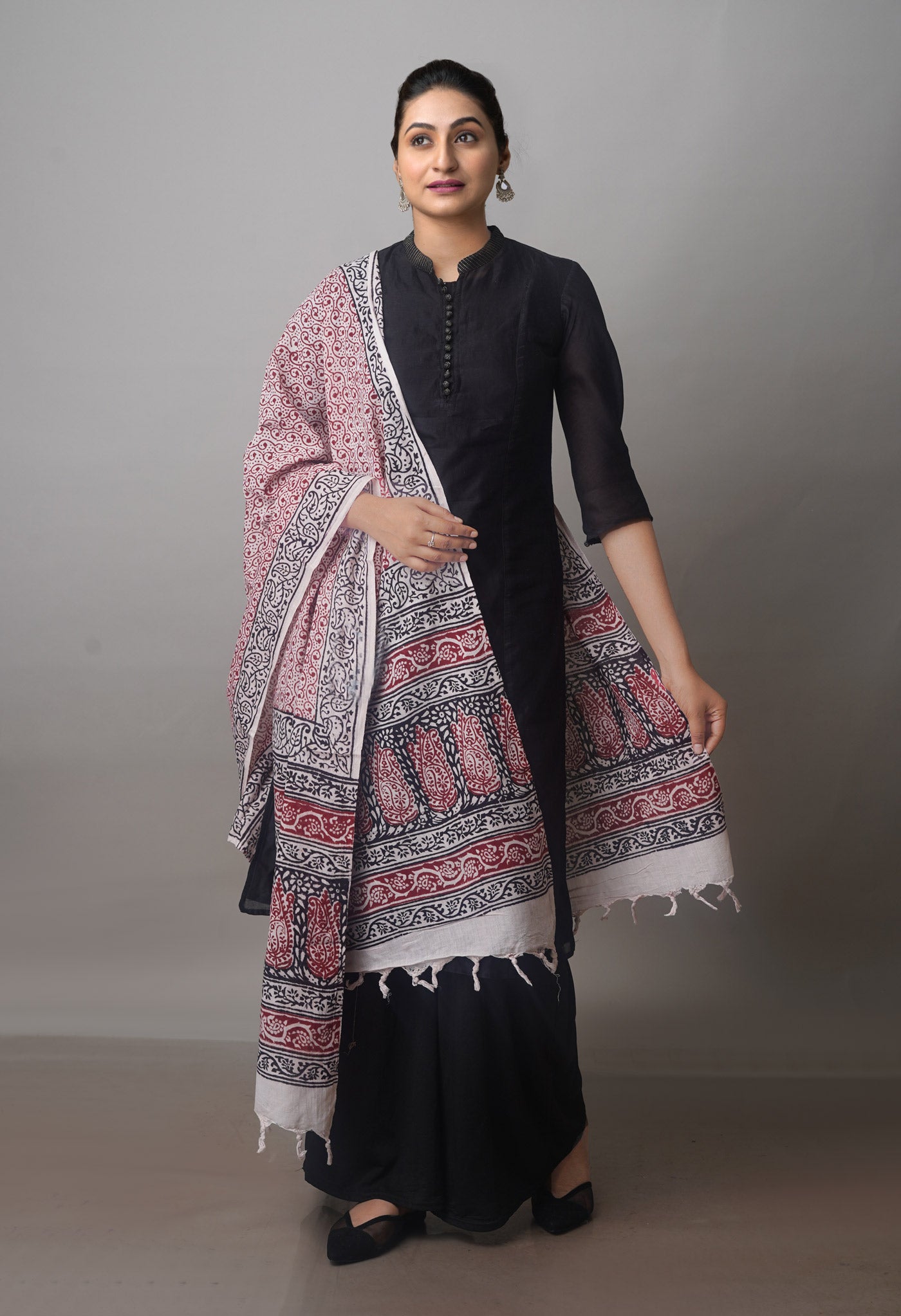 Half White Pure Hand Block Printed Mulmul Cotton Dupatta–UDS4138